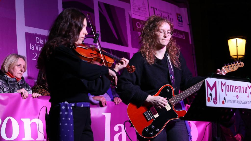 Actuación en la manifestación por el 25N en Toledo. Foto: Óscar Huertas.