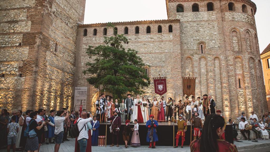 Un momento de la representación en un magnífico marco monumental