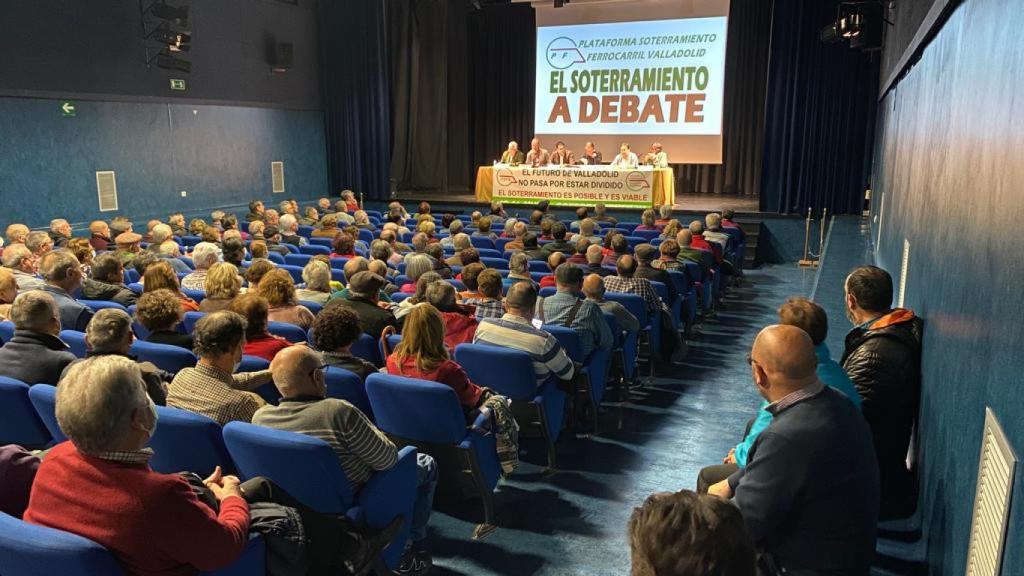 Debate de la Plataforma Por el Soterramiento en Valladolid