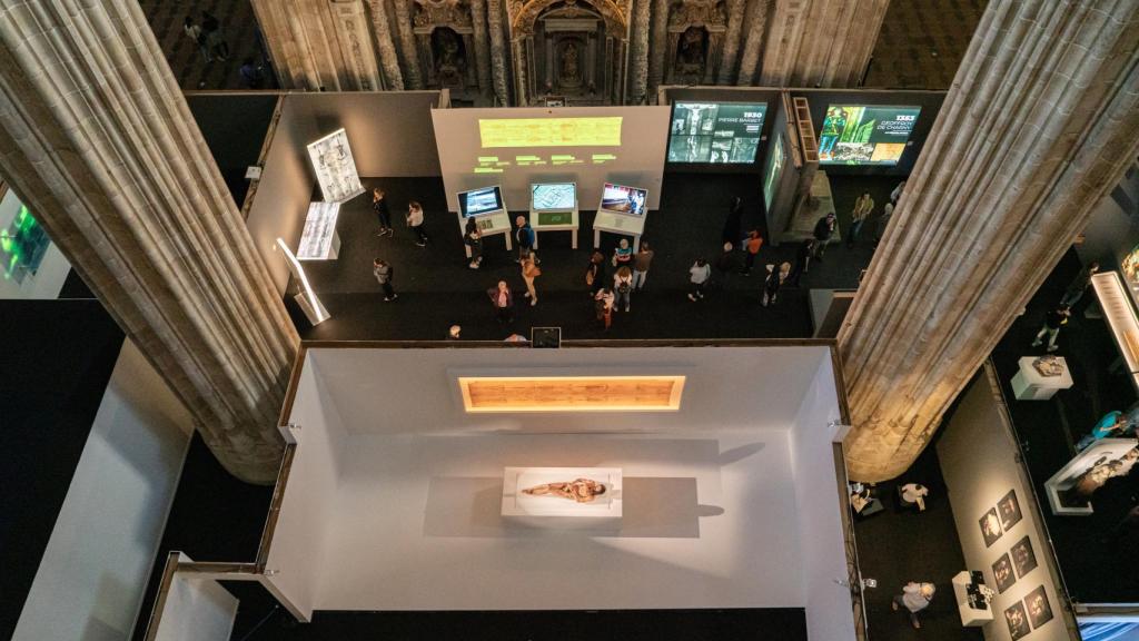 Los visitantes quedan impresionados cuando observan la imagen hiperrealista de Jesucristo, como hombre de la Sábana Santa