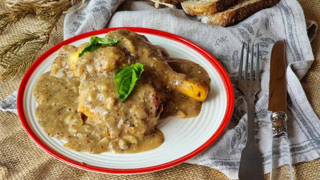 Pollo a la mostaza antigua, una salsa cremosa que querrás saber hacer