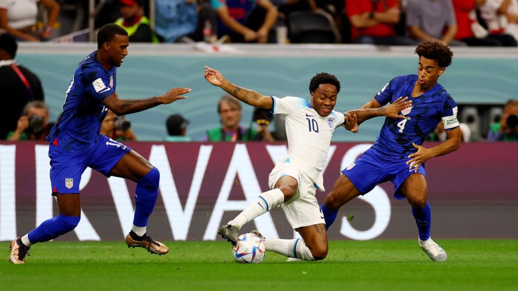 Sterling se lleva la bola en el Inglaterra - EEUU