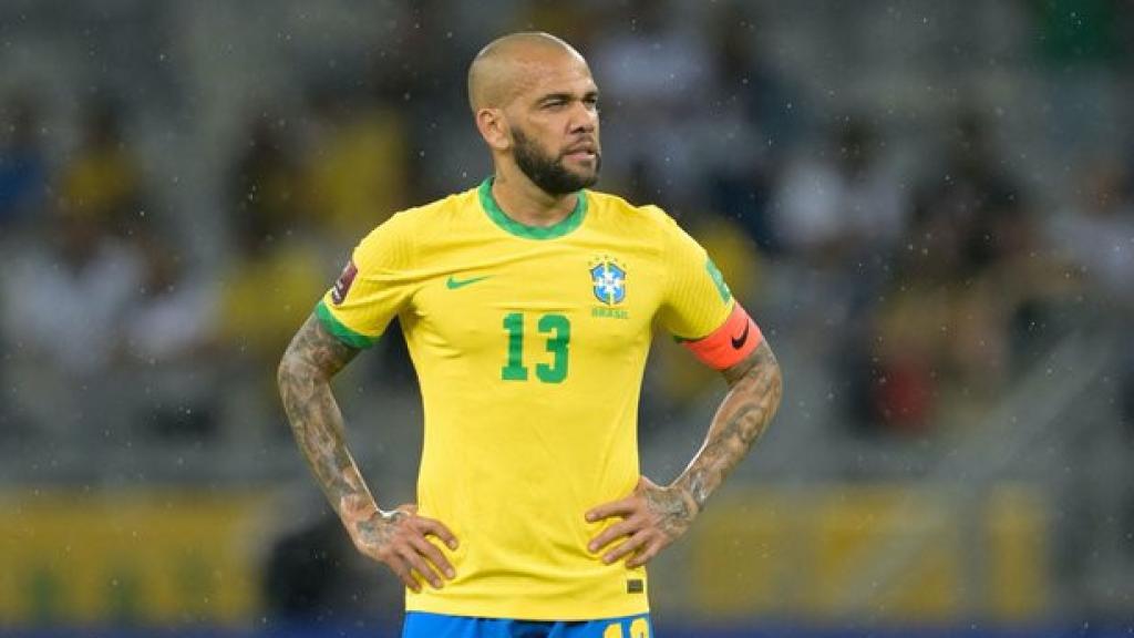 Dani Alves durante un partido de Brasil