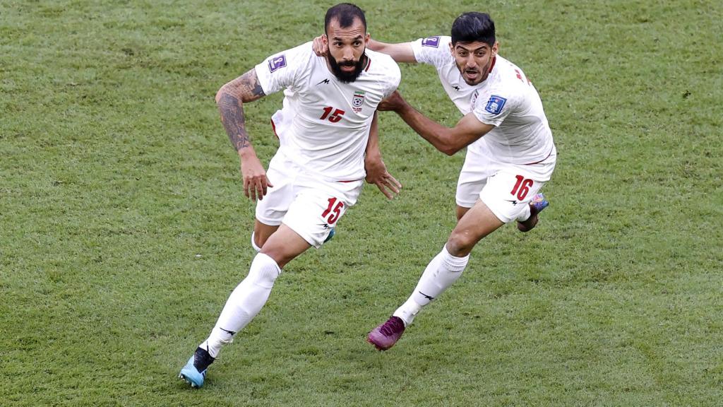 Los jugadores iraníes celebran la victoria.
