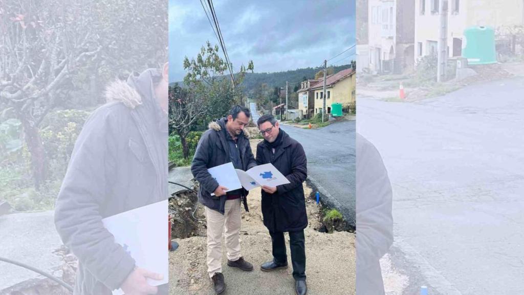 Miembros del partido vecinal observando las obras en Villestro