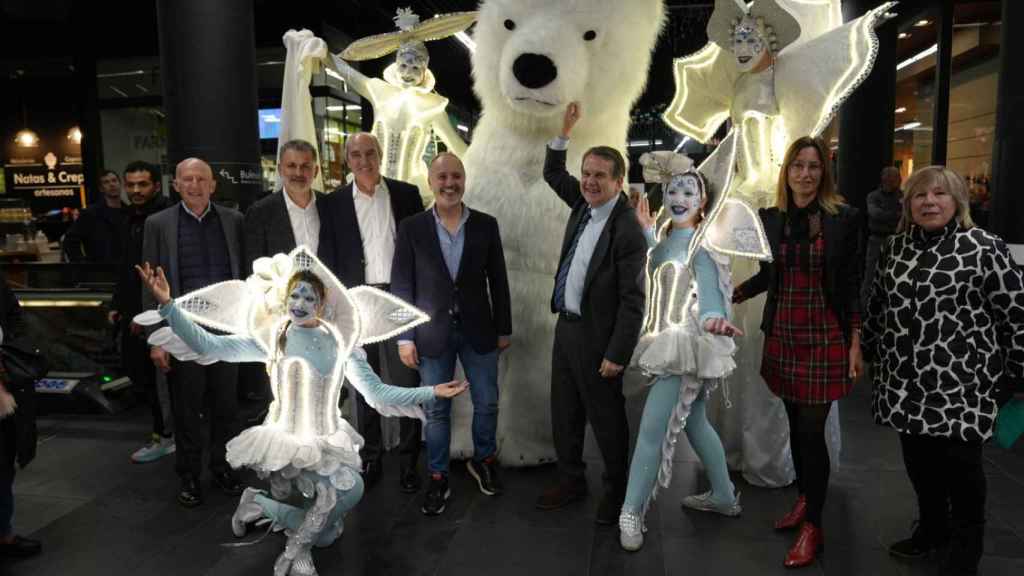 Acto del encendido de las luces del Centro Comercial A Laxe.