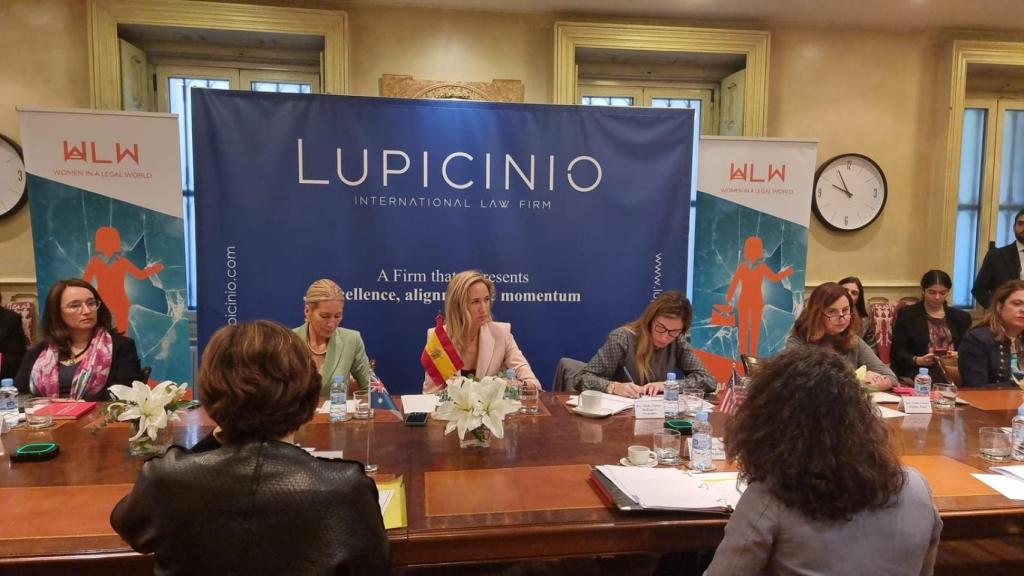 Instantánea de la mesa de debate presidida por WLW.