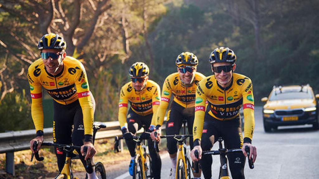 Miembros del equipo Jumbo-Visma, concentrado en la provincia de Alicante.