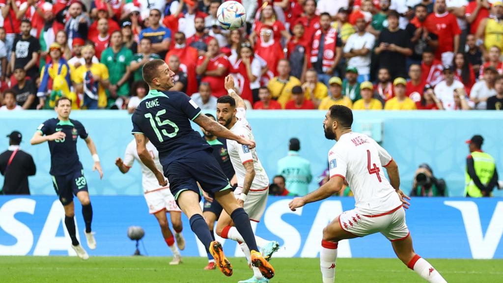 Gol de Mitchell Duke contra Túnez