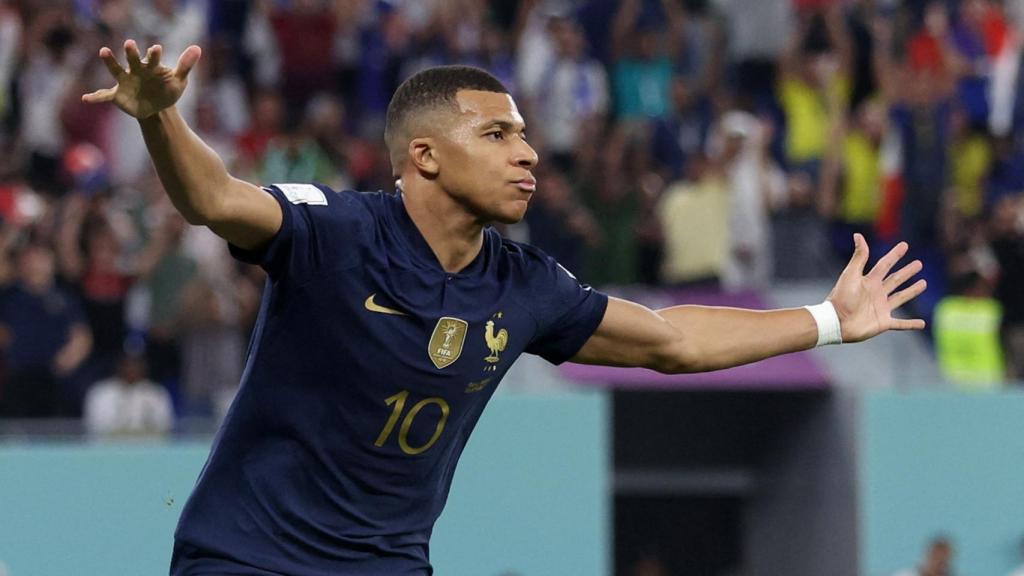 Mbappé celebra el primer gol en el Francia - Dinamarca
