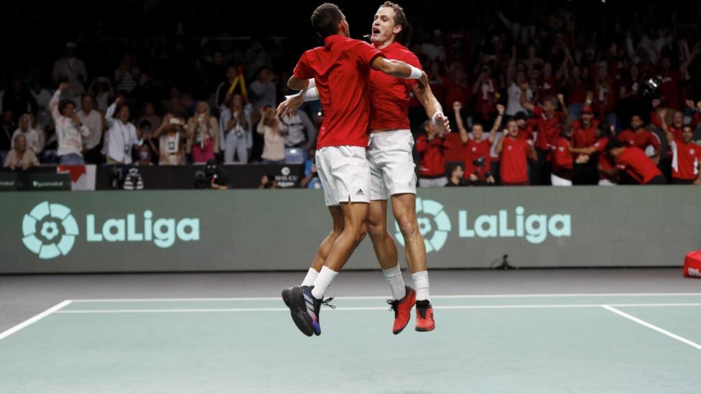 La pareja canadiense celebra el pase a la final de la Copa Davis
