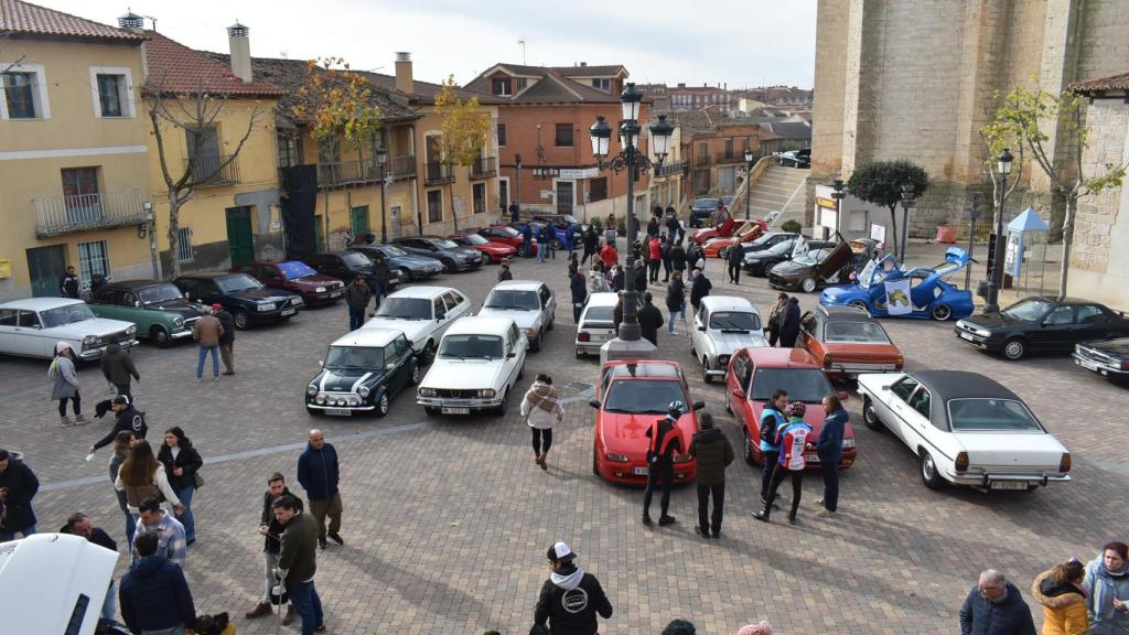 Plaza mayor durante la presentación del vehículo