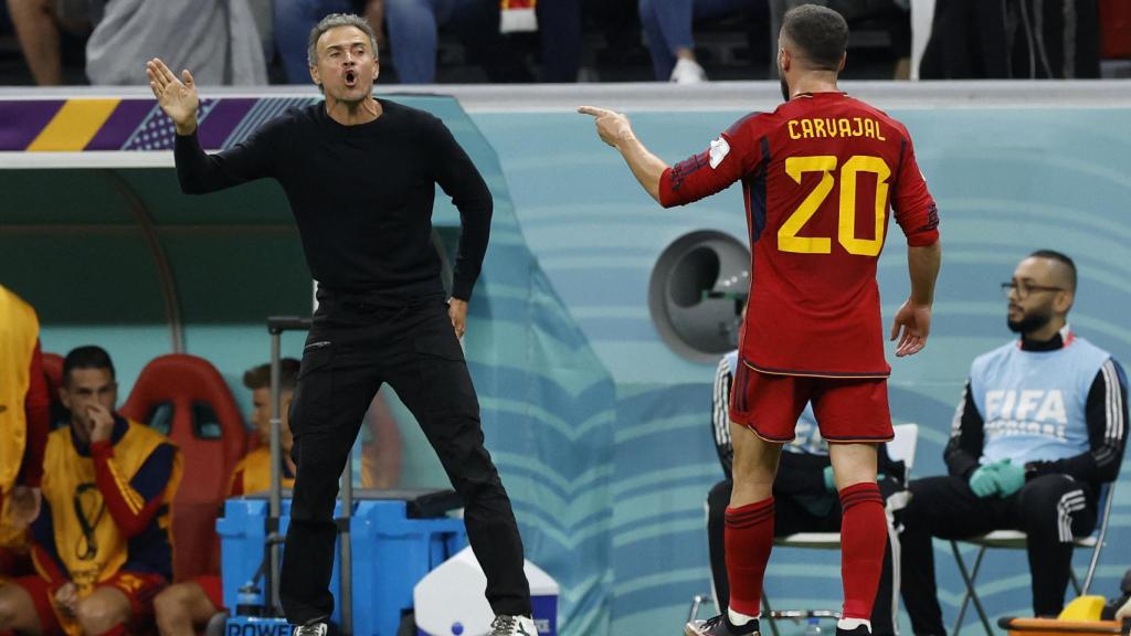 Luis Enrique da órdenes a Dani Carvajal desde la banda