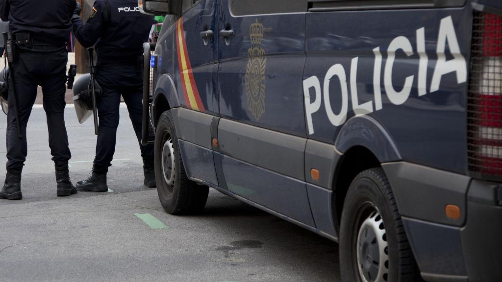 Un furgón de la Policía Nacional en Toledo.