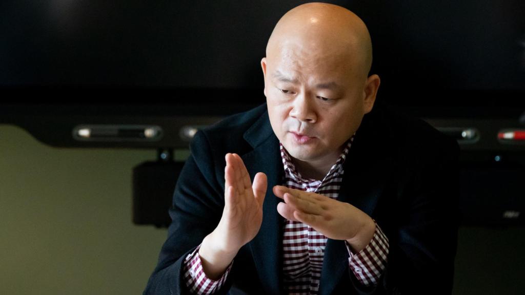 Jerry Zhou, consejero delegado de Yadea Global, en un momento de la entrevista.