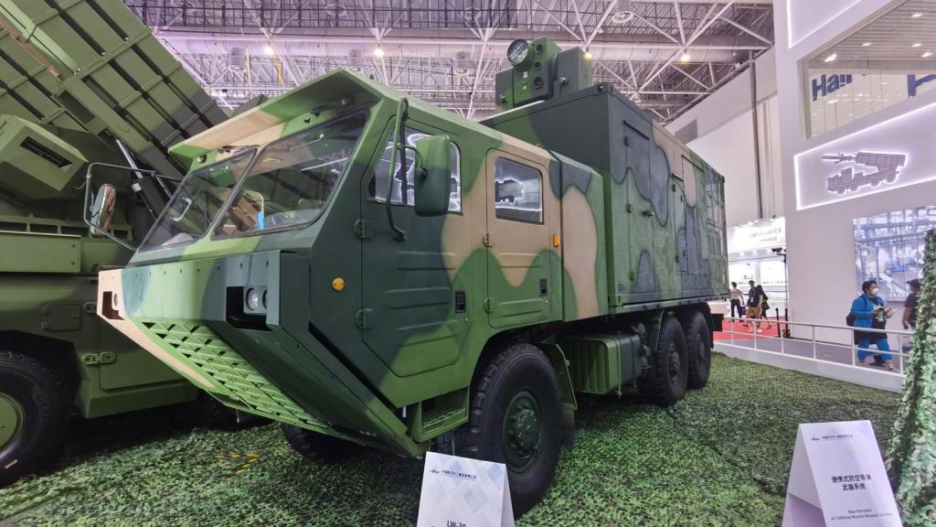 Camión con el láser LW-30 en la parte superior