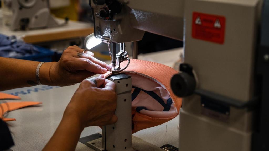 la escuela de confección pretende formar a personas en riesgo de exclusión social.