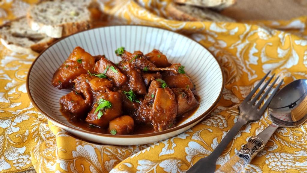 Choco en salsa al estilo canario, una receta marinera de toda la vida