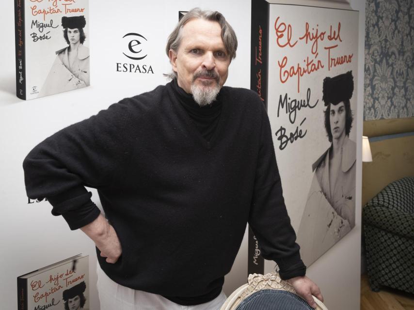 Miguel Bosé presentando su libro autobiográfico, 'El hijo del Capitán Trueno', en noviembre de 2021, en Madrid.