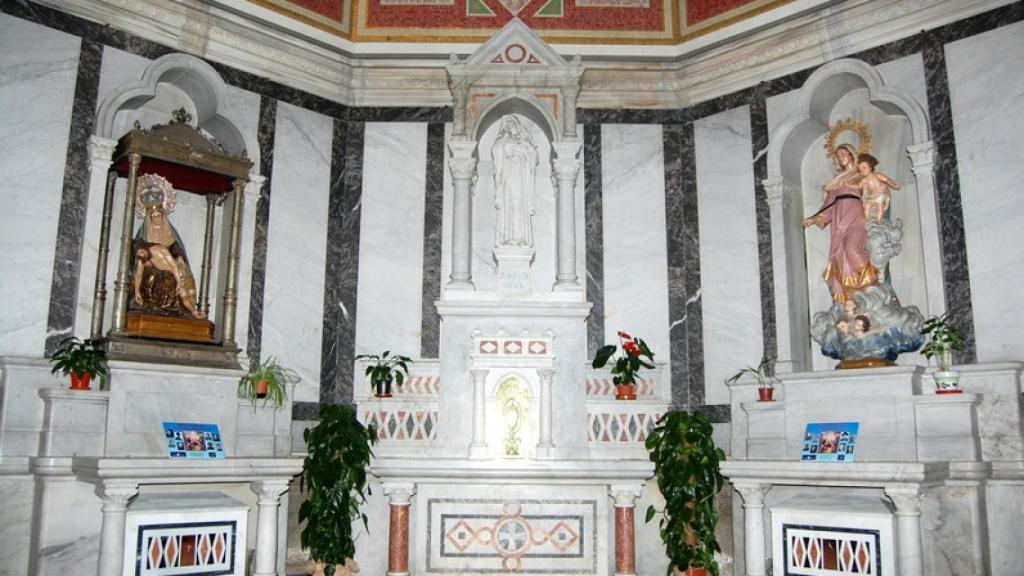 Interior iglesia San Manuel y San Benito