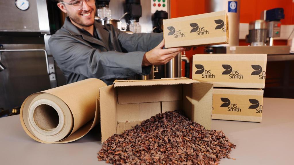 Cartón hecho con cáscaras de cacao de DS Smith