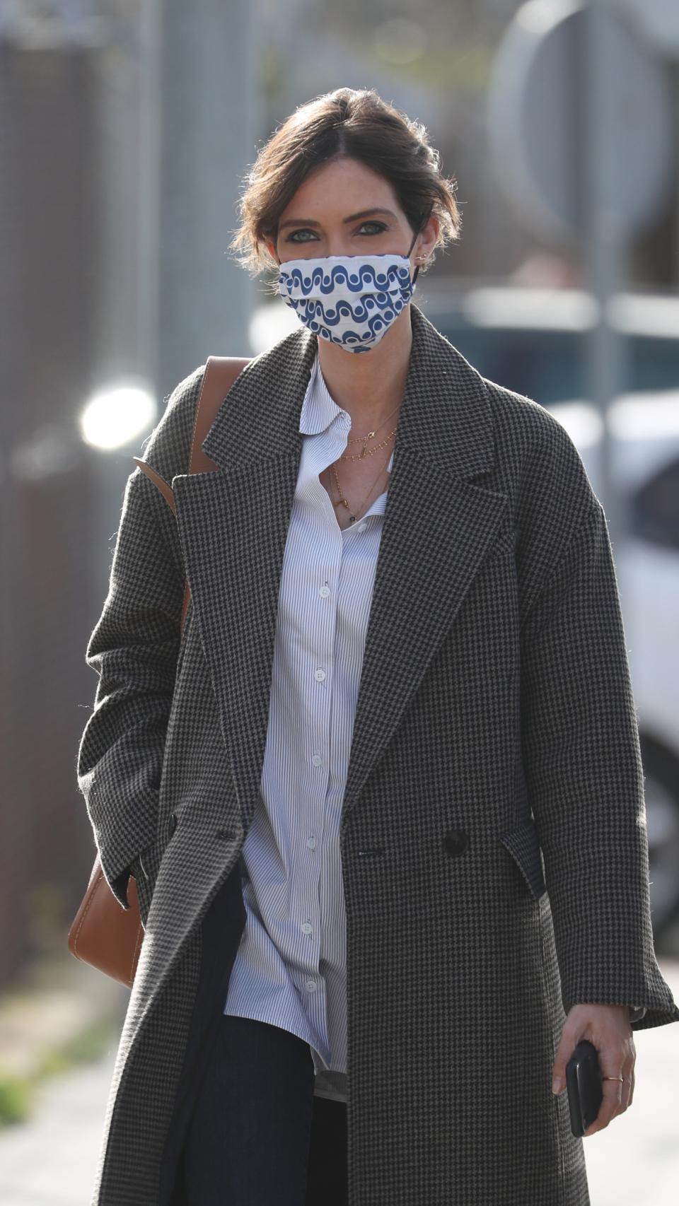 La periodista Sara Carbonero paseando por las calles de Madrid, en febrero de 2021.