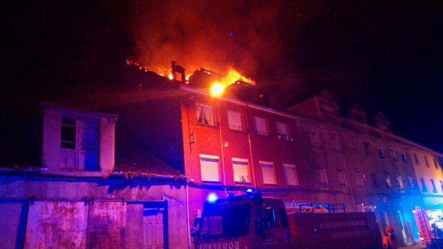 Imagen del incendio en Bembibre.