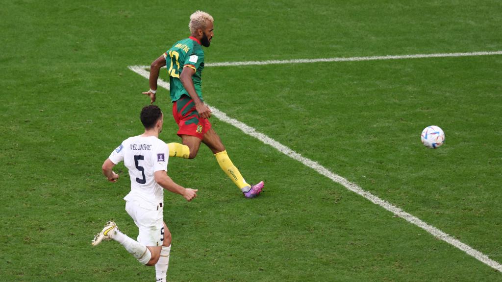 Gol de Choupo-Moting en el Camerún - Serbia