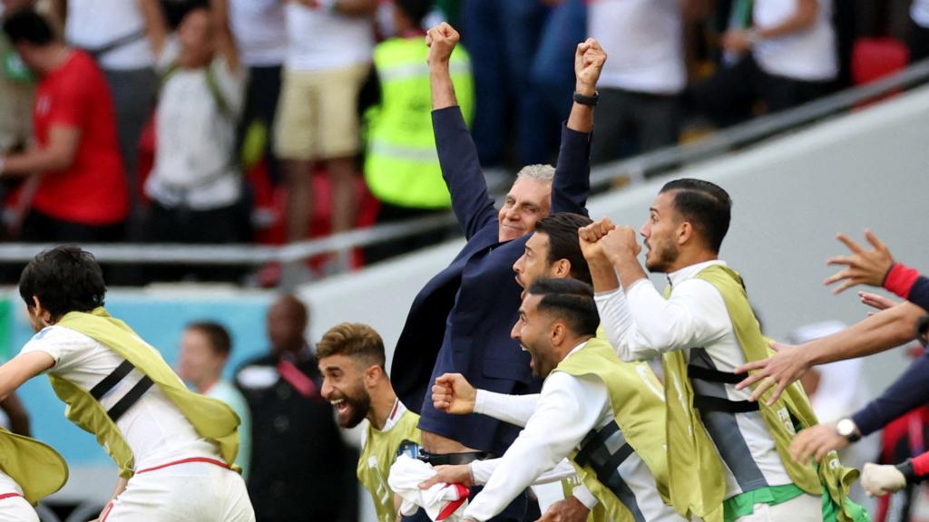 Carlos Queiroz celebra la victoria de Irán contra Gales
