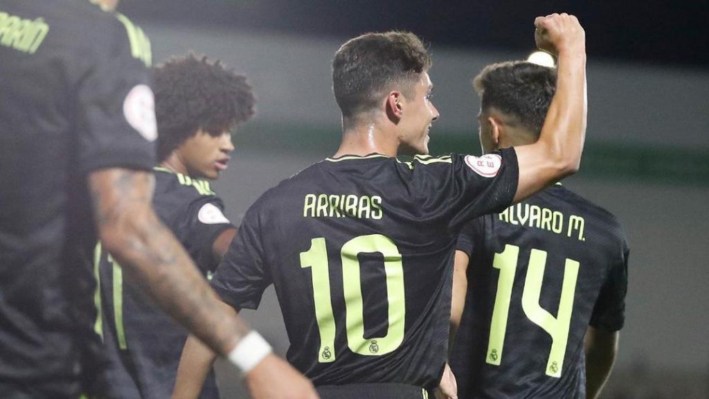 Sergio Arribas celebra un gol con el Real Madrid Castilla