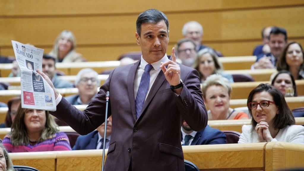 El presidente del Gobierno, Pedro Sánchez, en el cara a cara con el líder de la oposición, el 22 de noviembre en el Senado.