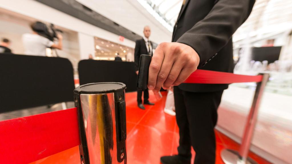 Imagen de archivo acceso a una discoteca.