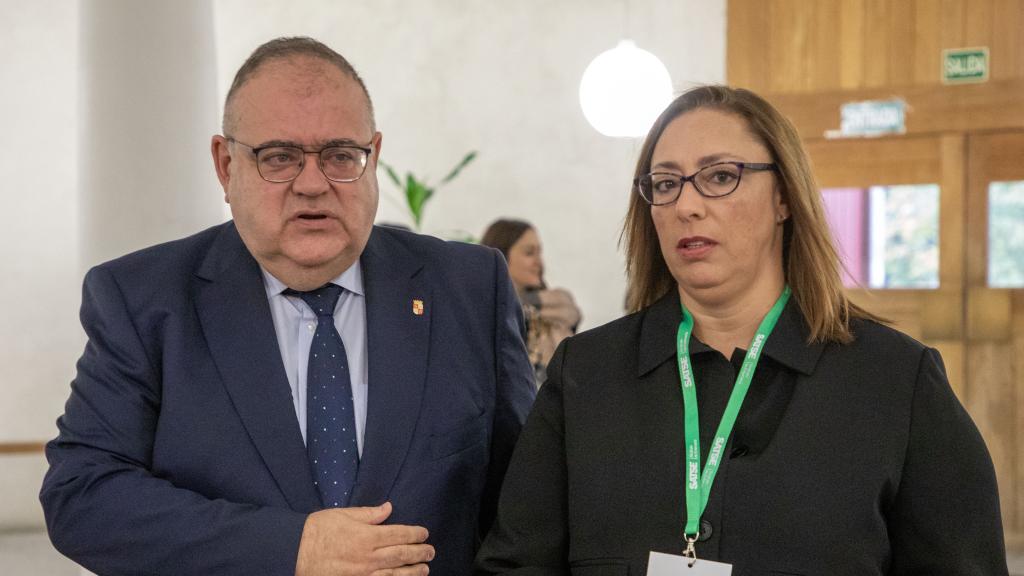 El consejero de Sanidad, Alejandro Vázquez, junto a la secretaria general de SATSE CyL, Mercedes Gago