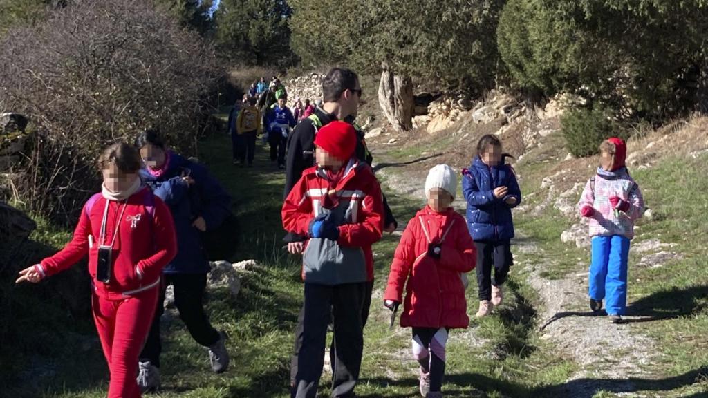 200 alumnos segovianos participan en la primera jornada de Senderismo Escolar