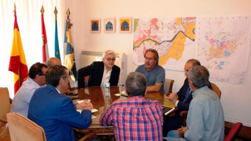 ARCHIVO - Francisco Guarido reunido con Zamora10