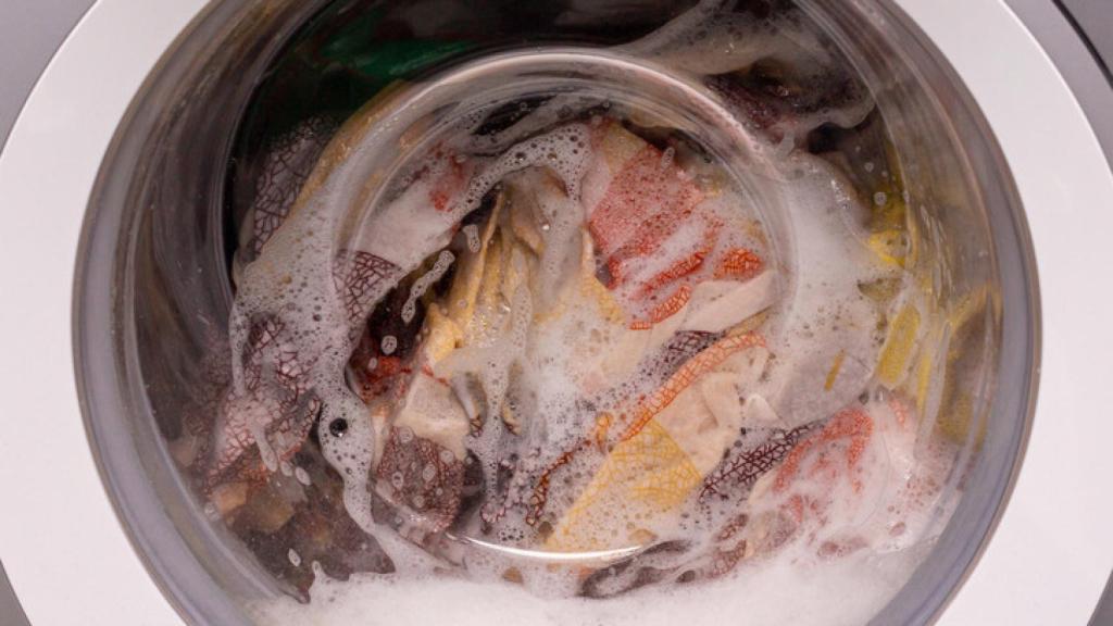 Usos que puedes darle al agua de la lavadora.