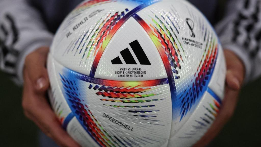 El balón del partido Gales - Inglaterra del Mundial de Qatar 2022