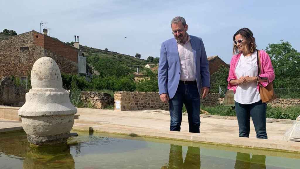 Diana Caballo y Eusebio Robles, alcaldesa de Angón y delegado provincial de la Junta en Guadalajara, respectivamente.