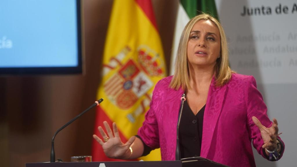 La consejera de Fomento, Marifrán Carazo, durante la rueda de prensa tras el Consejo de Gobierno.