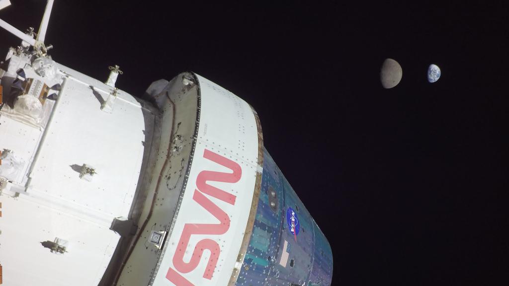 Orión lejos de la Tierra y la Luna