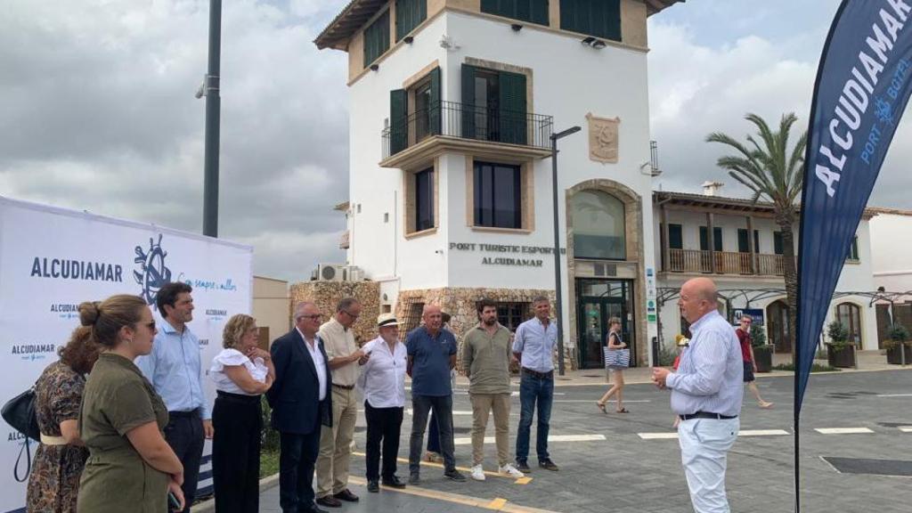 Presentación del proyecto de Desafío en Azul en Alcudiamar, el pasado octubre. Ya hay mil mejillones filtrando esas aguas portuarias. Este invierno se sumarán 50.000 más.