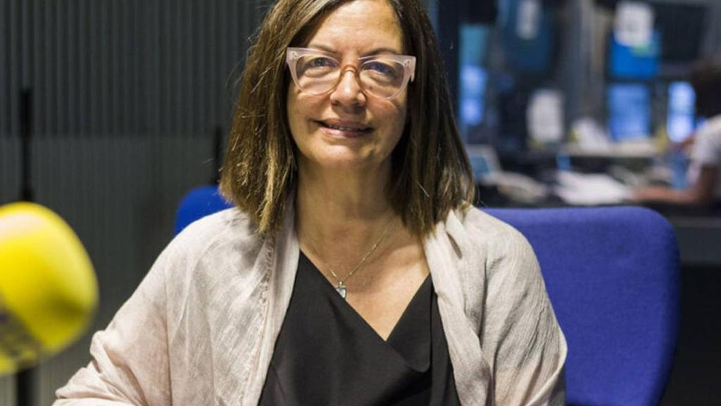 Àngels Barceló en los estudios de la Cadena SER.