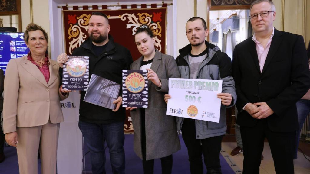 Álex Martínez y Mar Lago, al frente de Bacelo, recibieron esta mañana el galardón
