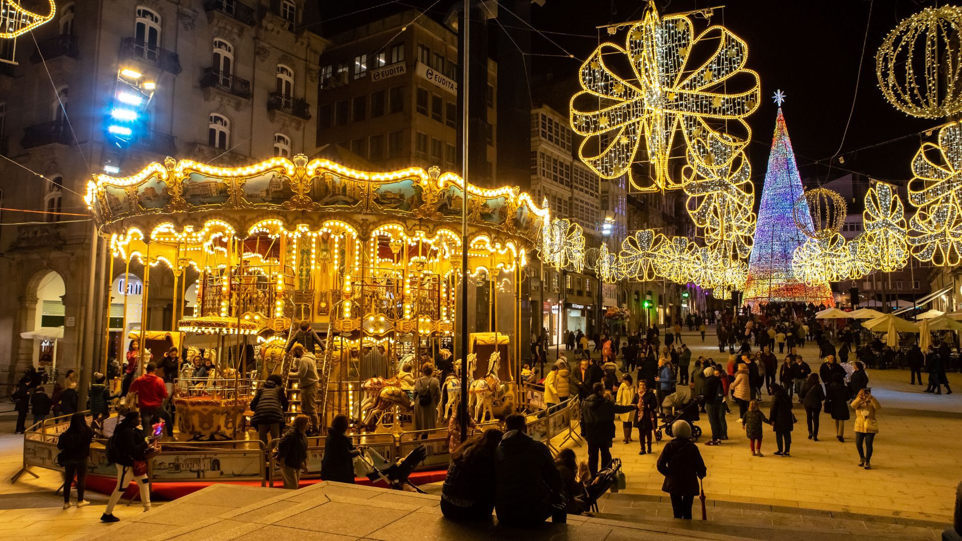 La Puerta del Sol iluminada en la Navidad 2022.