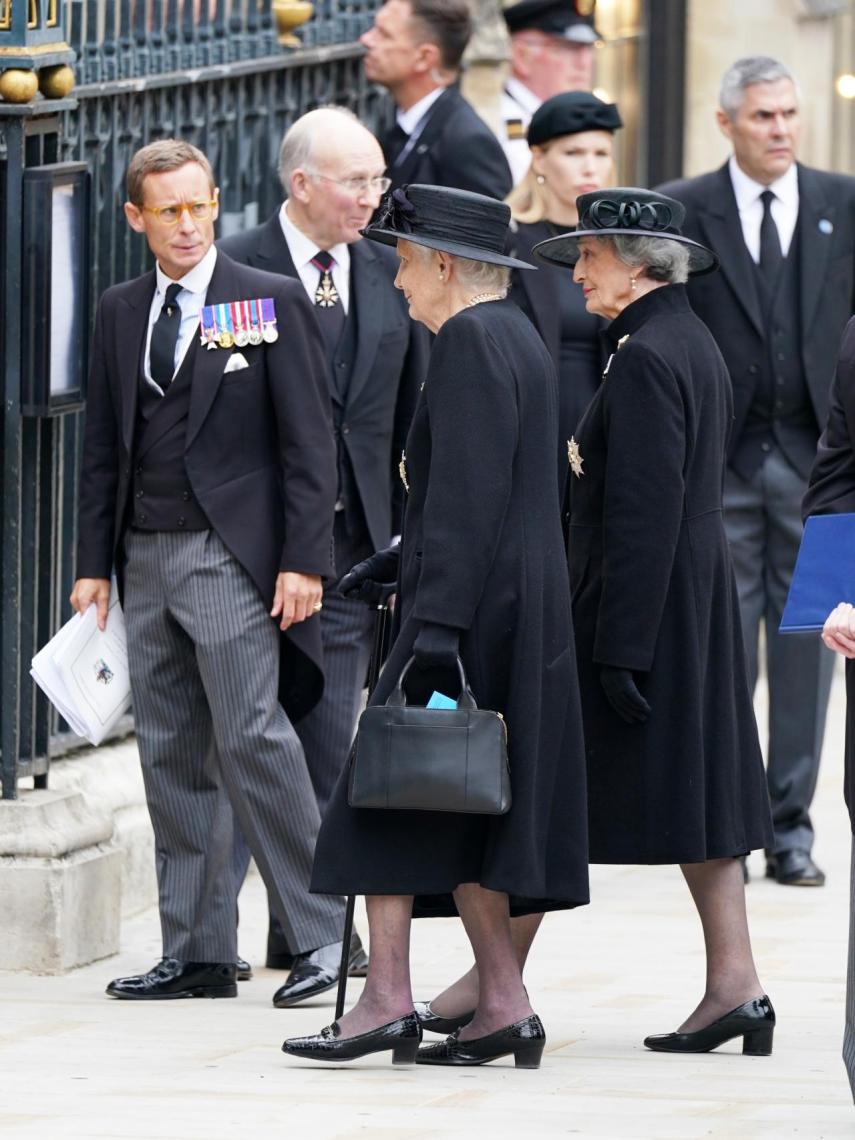 Lady Susan Hussey, a la derecha, llegando al funeral de Estado de la reina Isabel II.