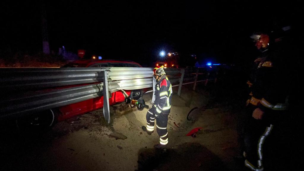 Imagen de la intervención de los bomberos del Ayuntamiento de León.