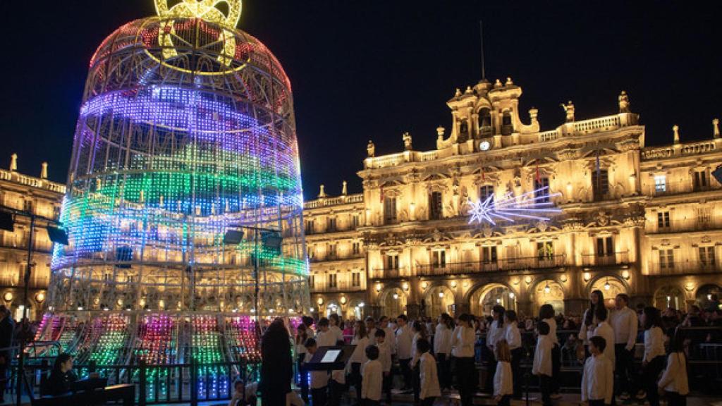 Tradicional encendido navideño en Salamanca