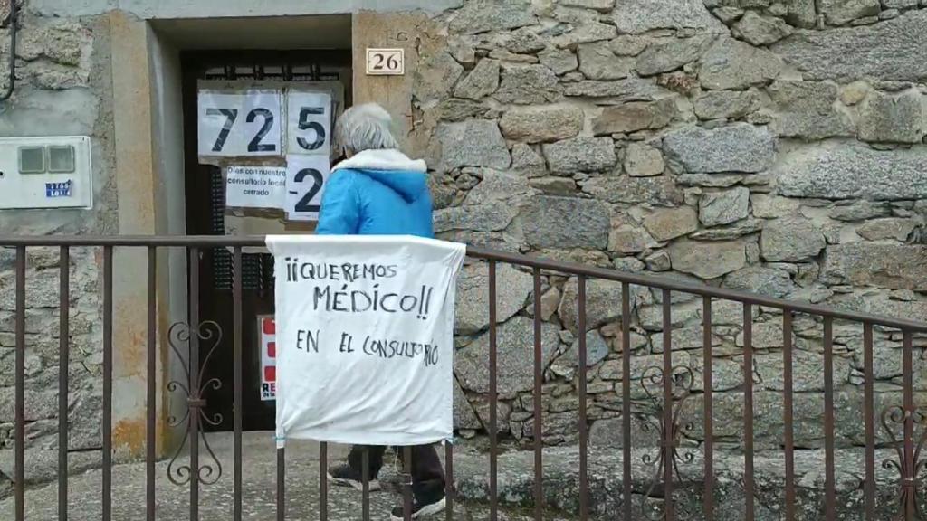 El consultorio médico de Monumenta tiene un contador con los días que lleva cerrado