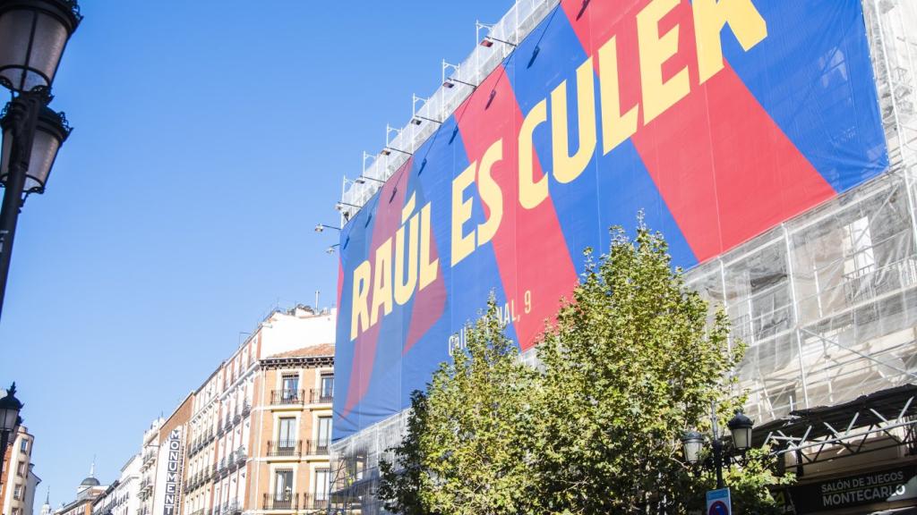 La pancarta del Barça en Madrid con el lema 'Raúl es culé'
