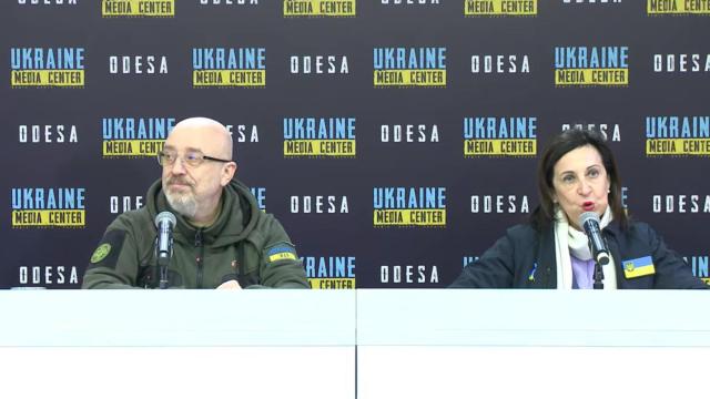 La ministra de Defensa, en su visita a Odessa este jueves.